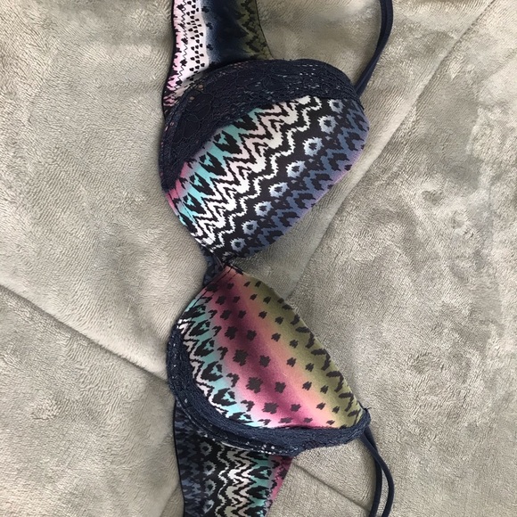 Bras - Picture 4 of 5